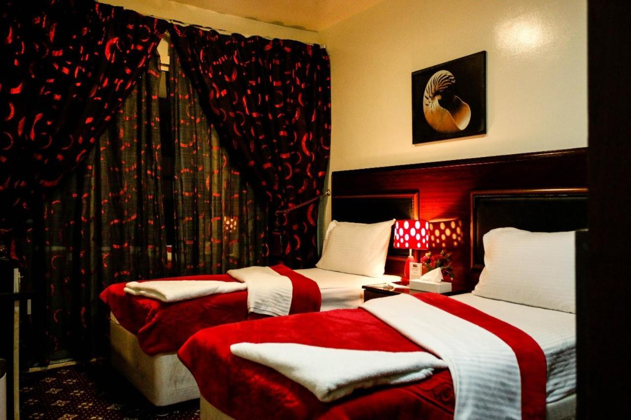 Karoon Hotel Dubai Esterno foto